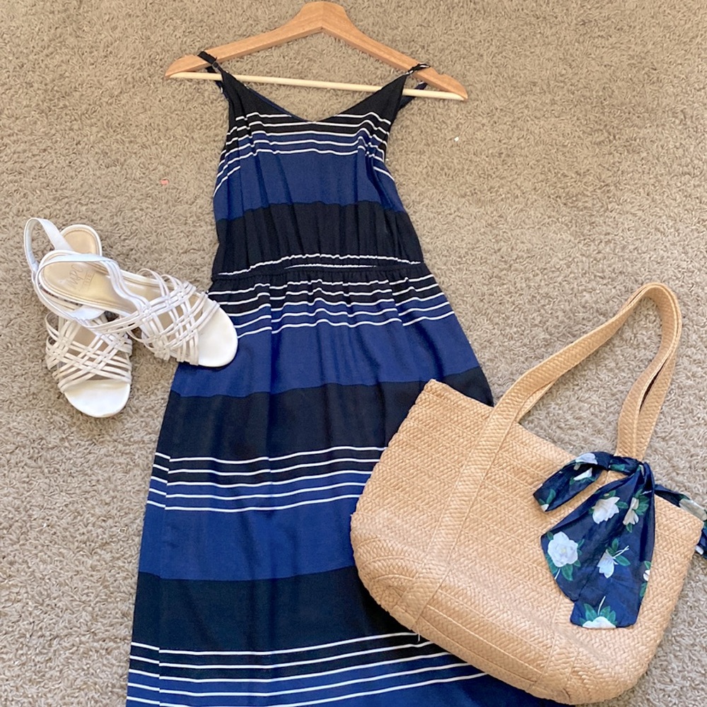 3/$20 Elegant Old Navy Blue Striped Dress